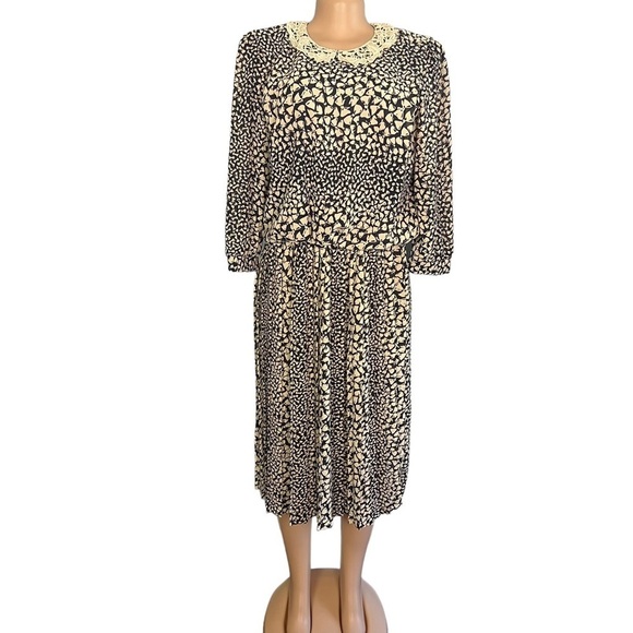 R.E.O Vintage Bow Print Long Sleeve Dress Lace Neckline - Picture 1 of 13